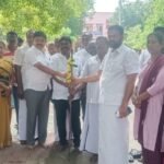 புதிய பள்ளி நுழைவுவாயில் கட்டிடம் அமைக்கும் பணி