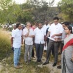 தொழில்துறை அமைச்சர் டி.ஆர்.பி. ராஜா சேலம் மாவட்டத்தில் சிப்காட் ஒருங்கிணைந்த ஜவுளிப் பூங்கா அமைப்பதற்கு ஜாகீர் அம்மாபாளையத்தில் 120 ஏக்கர் பரப்பளவிற்கு தேர்வு செய்யப்பட்டுள்ள இடத்தினை பார்வையிட்டு ஆய்வு செய்தனர்.