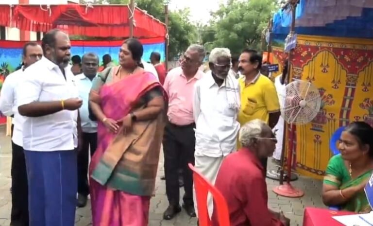 கப்பலூர் தொழிற்பேட்டையில் சிறப்பு மருத்துவ முகாம் - முன்னாள் அமைச்சர் தொடங்கி வைத்தார்.