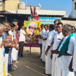 திண்டுக்கல் மாவட்டம் பழனி அருகே புது ஆயக்குடி பேருந்து நிறுத்தம் அருகே அதிமுக சார்பில் தமிழக முன்னாள் முதலமைச்சர் எம்.ஜி.ஆரின் நினைவு நாள் கொண்டாடப்பட்டது.