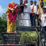 தந்தை பெரியார் திருவுருவ சிலைக்கு தமிழக வாழ்வுரிமைக் கட்சியினர் மாலை அணிவித்து மரியாதை செலுத்தினர்.