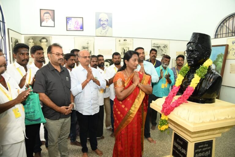 விஸ்வநாத் தாஸ் சிலைக்கு ஆட்சியர் மரியாதை.