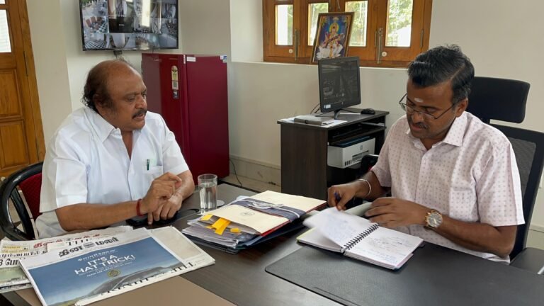 புதுவை உப்பளம் தொகுதி மக்கள் நலப்பணிகள் குறித்து அனிபால் கென்னடி ஏம்எல்ஏ - நகராட்சி ஆணையர் கந்தசாமி ஆலோசனை.