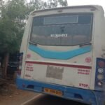 தாராபட்டி கிராமத்தில் அரசு பேருந்து பழுதாகி நின்றதால் வெளியூர் செல்லும் பொதுமக்கள் கடும் அவதி