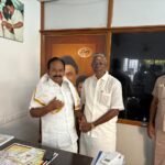 திரைப்பட தயாரிப்பாளர் சுற்றுலாத்துறை அமைச்சரை சந்தித்தார்.