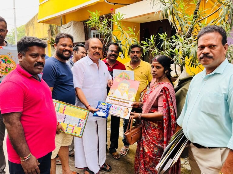 உப்பளம் தொகுதிக்கு உட்பட்ட அனைத்து இல்லங்களுக்கும் 2025 ஆம் ஆண்டுக்கான தினசரி நாள்காட்டி மற்றும் சர்க்கரை வழங்கும் நிகழ்ச்சி நடைபெற்றது.