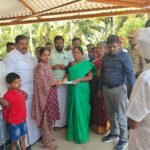 தூத்துக்குடி மாவட்டம், எட்டையபுரம் பகுதி இல் ஏற்பட்ட விபத்தில் உயிரிழந்த அலங்கியத்தைச் சேர்ந்த மூன்று பேர் குடும்பத்தினருக்கு முதலமைச்சர் நிவாரண நிதி அமைச்சர் கயல்விழி வழங்கினார்.