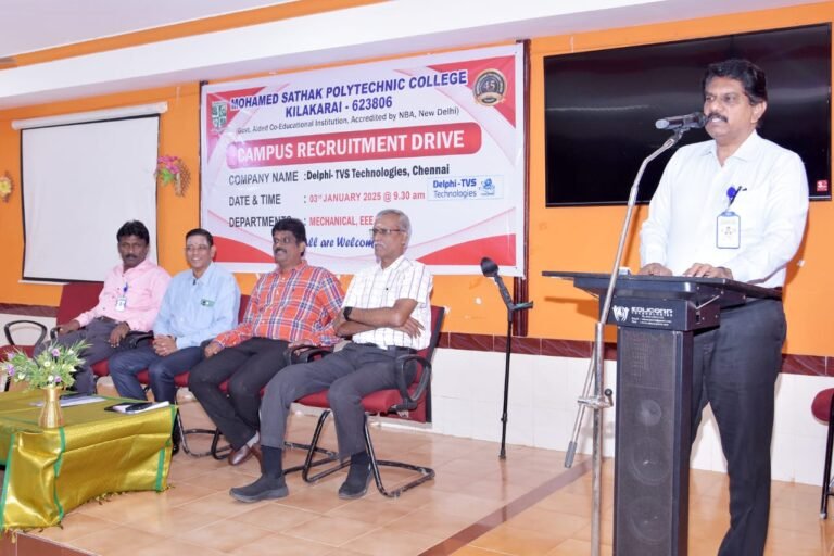 முகம்மது சதக் பாலிடெக்னிக் கல்லூரியில் வளாக தேர்வு முலம் 46 மாணவர்கள் தேர்வு.