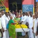 பழனி அருகே ஆயக்குடியில் பொங்கல் பரிசு தொகுப்பு வழங்கும் விழா நடைபெற்றது.