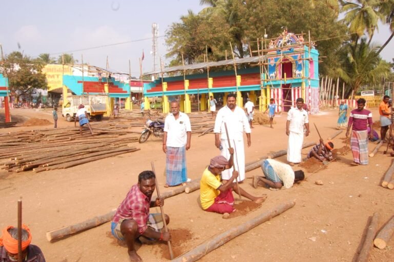 உலகப்புகழ் பாலமேடு ஜல்லிக்கட்டு இரண்டு அடுக்கு பாதுகாப்பு வேலைகள் அமைக்கும் பணி தீவிரம்