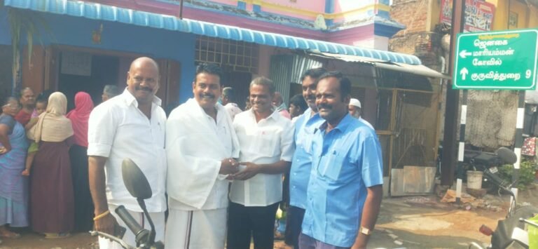 சோழவந்தான் பேரூராட்சி தலைவருக்கு பிறந்தநாள் வாழ்த்து தெரிவித்த தொமுச நிர்வாகிகள்