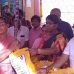 ஆசாரிபள்ளம் கூட்டுறவு நியாய விலை கடையில் பொங்கல் பரிசு தொகுப்பு வழங்கும் விழா நடைபெற்றது.