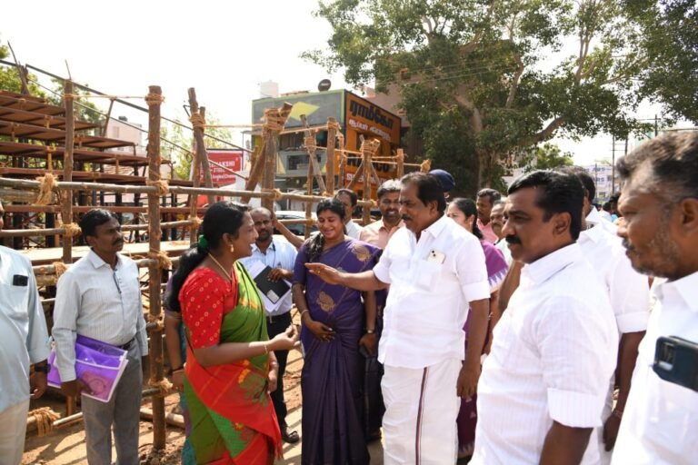உலகப் புகழ் பெற்ற அலங்காநல்லூர் ஜல்லிக்கட்டு முன்னேற்பாடுகளை அமைச்சர் பி மூர்த்தி ஆய்வு செய்தார்