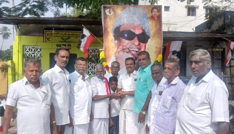 ம் ஜி ஆர் 108 வது பிறந்தநாள் விழா: அம்மா மக்கள் முன்னேற்ற கழகம் சார்பில் மாலை அணிவித்து மரியாதை