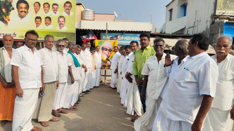 பழனி அருகே ஆயக்குடியில் புரட்சித்தலைவர் எம்.ஜி.ஆர் 108 ஆண்டு பிறந்தநாள் விழா கொண்டாட்டம்.