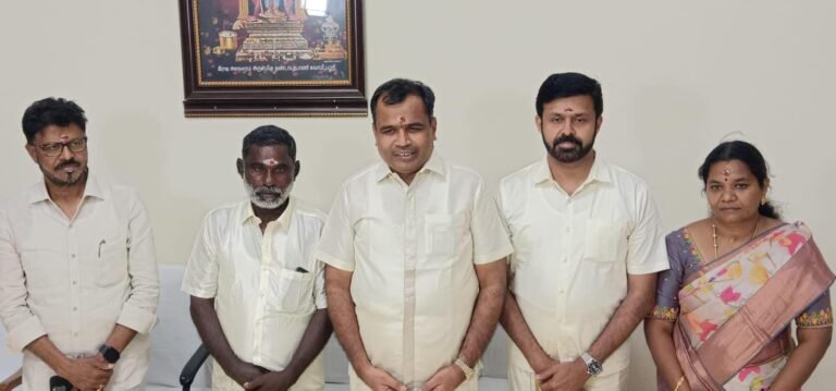 பழனி திருக்கோவில் அறங்காவலர் குழு இன்று பொறுப்பேற்றனர்.