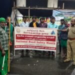 பழனி அருள்மிகு தண்டாயுதபாணி சுவாமி திருக்கோயில் பாதயாத்திரை வரும் பக்தர்களுக்கு ஒளிரும் குச்சிகள் வழங்கப்பட்டது.