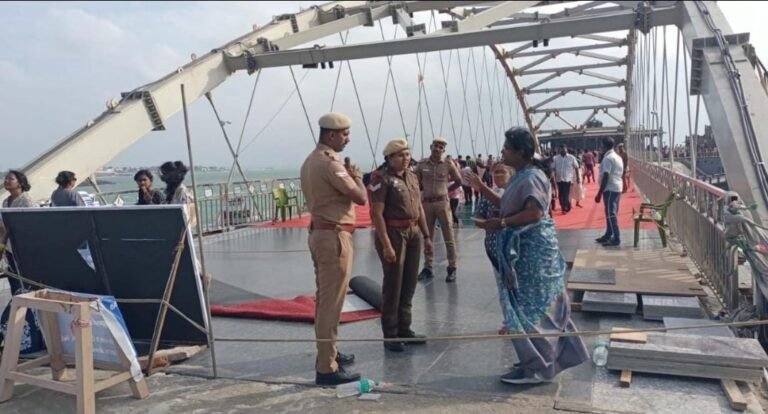 திருவள்ளுவர் சிலை இணைப்பு கண்ணாடி இழை தரைத்தளபாலத்தினை நேரில் ஆய்வு