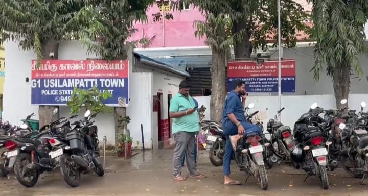 இளைஞர் மீது சிறுநீர் கழித்து துன்புறுத்தல்?