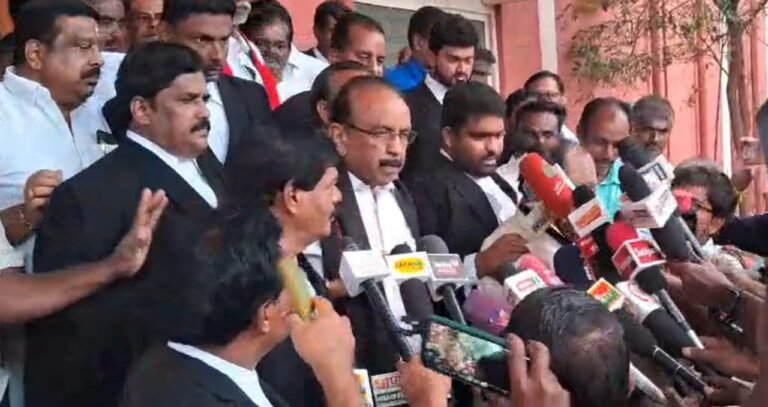 திண்டுக்கல் மாவட்ட ஒருங்கிணைந்த நீதிமன்றத்தில் மதிமுக பொதுச்செயலாளர் வைகோ ஆஜரானார்.