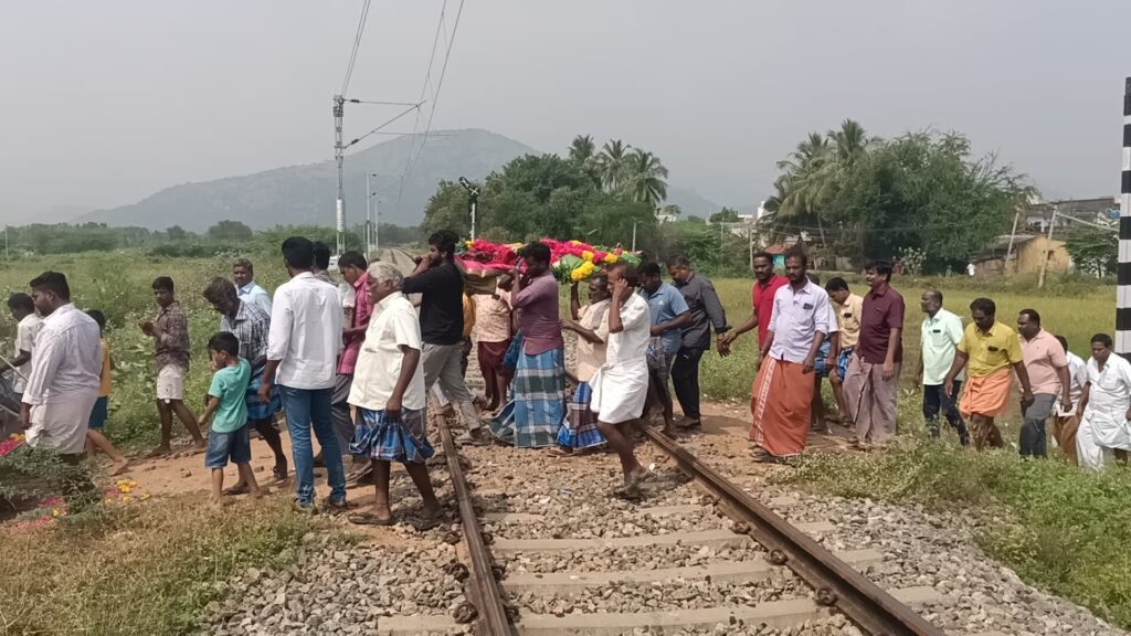 இறந்தவர்கள் உடல்களை ஆபத்தான முறையில் அடக்கம்