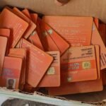 கலைஞர் காப்பீட்டு திட்ட அட்டைகள் குப்பையில்! பொதுமக்கள் அதிர்ச்சி!