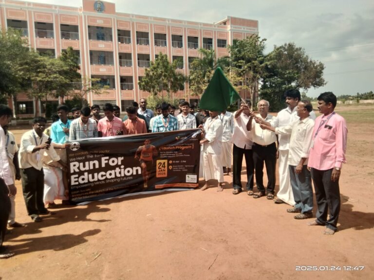 சோழவந்தான் அருகே திருவேடகம் விவேகானந்தர் கல்லூரியில் மாரத்தான் ஓட்டம்.