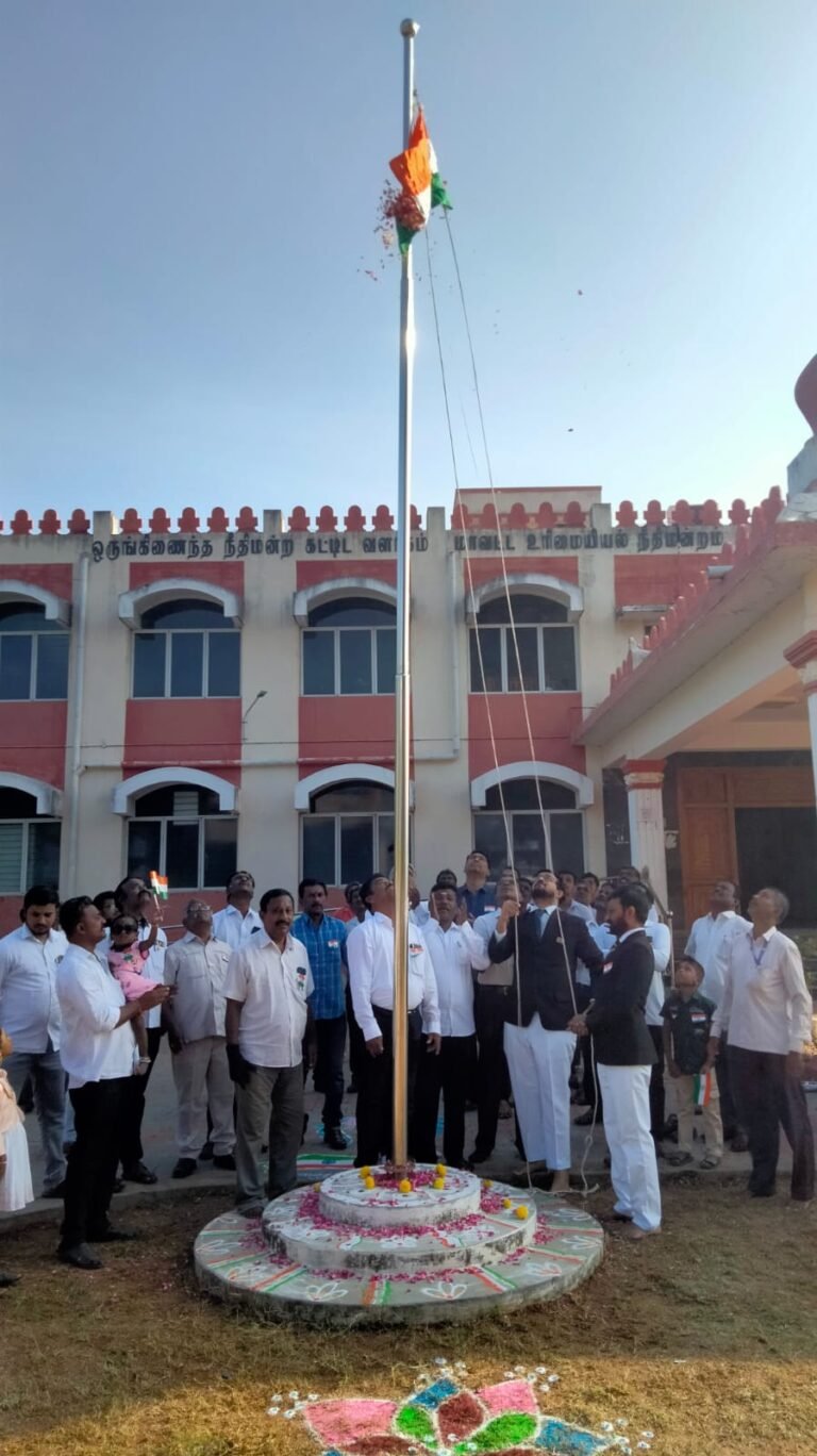 வாடிப்பட்டி பகுதியில் 76வது குடியர சு தினவிழா கொண்டாடப்பட்டது.