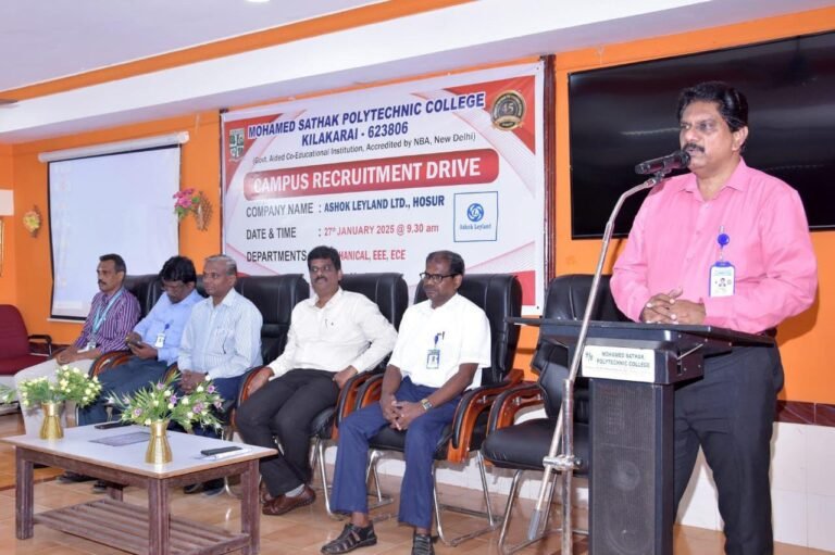 முகம்மது சதக் பாலிடெக்னிக் கல்லுாரியில் வளாக தேர்வு மூலம் 153 மாணவர்கள் தேர்வு.