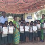 கந்தர்வக்கோட்டை வட்டாரக் கல்வி அலுவலர் வெங்கடேஸ்வரி மாணவர்களை பாராட்டினார்.