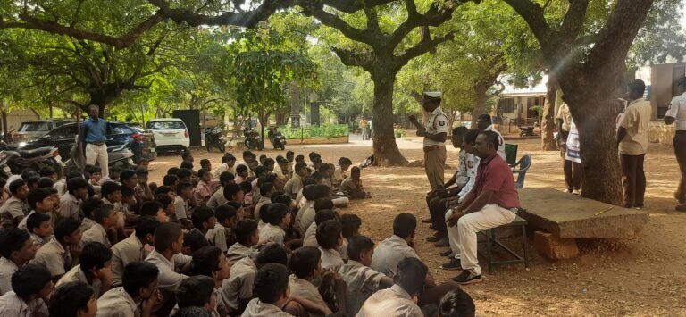 மதுரை அருகே, பசுமலை மேல் நிலைப் பள்ளியில் சாலை பாதுகாப்பு வார விழா நடைபெற்றது.