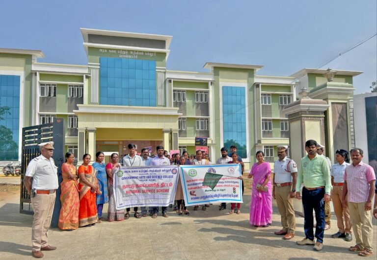 கோவையில் எண்ணம் போல் வாழ்க்கை அறக்கட்டளை, அரசு கலை மற்றும் அறிவியல் கல்லூரி இணைந்து சாலை பாதுகாப்பு விழிப்புணர்வு பேரணி நடைபெற்றது.