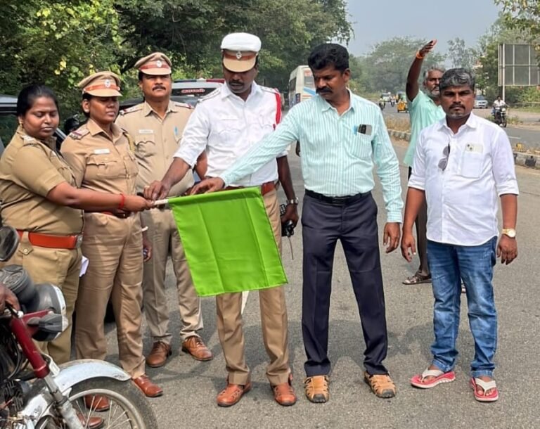 வாடிப்பட்டியில் தேசியசாலை பாதுகாப்பு மாத விழா தலைகவச விழிப்புணர்வு ஊர்வலம் நடைபெற்றது.