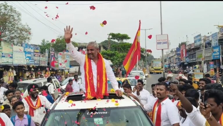 தமிழக வெற்றிக் கழகத்தின் கிழக்கு மாவட்ட செயலாளர் L. தர்மராஜுக்கு உற்சாக வரவேற்பு அளித்த தொண்டர்கள்.