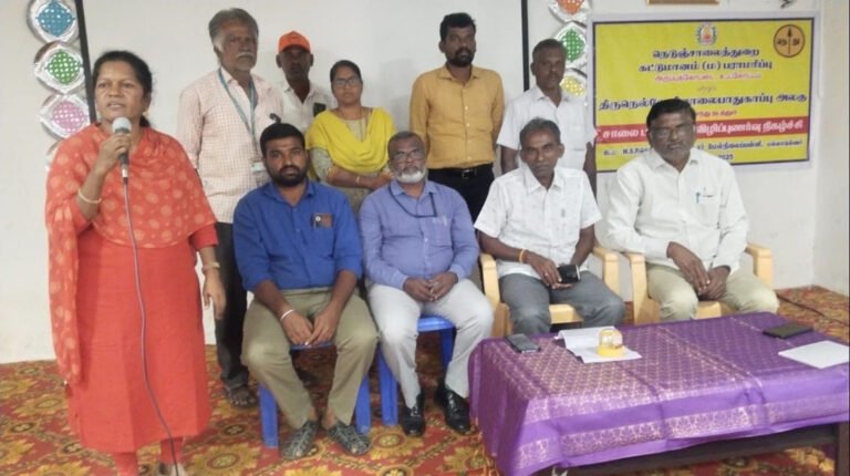 மல்லாங் கிணறில் பள்ளி மாணவர்களுக்கான சாலை பாதுகாப்பு குறித்து விழிப்புணர்வு நிகழ்ச்சி நடைபெற்றது.