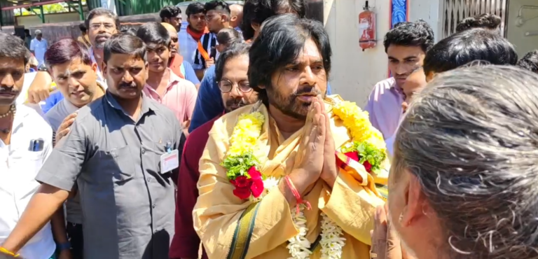 தேசமும் தேச மக்களும் நன்றாக இருக்க வேண்டும் என்று பழனிமுருகனிடம் வழிபட்டதாக ஆந்திர துணை முதலமைச்சர் பவன் கல்யாண் தெரிவித்தார்.