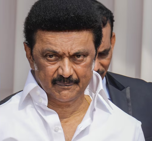 தமிழகத்தில் கல்வி பயில மொழியை கூறி நிதியை வழங்க மாட்டோம் என மத்திய அரசு மிரட்டல். அஞ்சாத தமிழக முதல்வர் மு.க.ஸ்டாலின் கடும் விமர்சனம்.