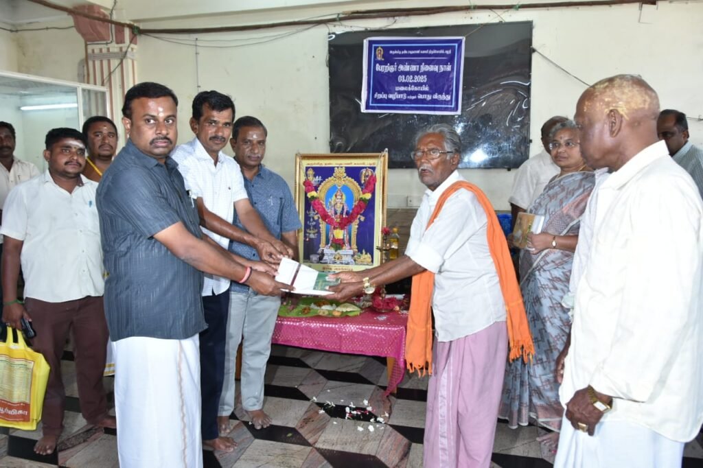 பேரறிஞர் அண்ணா நினைவு நாளை முன்னிட்டு பழனி தண்டாயுதபாணி சுவாமி திருக்கோயிலில் பொது விருந்து நடைபெற்றது.