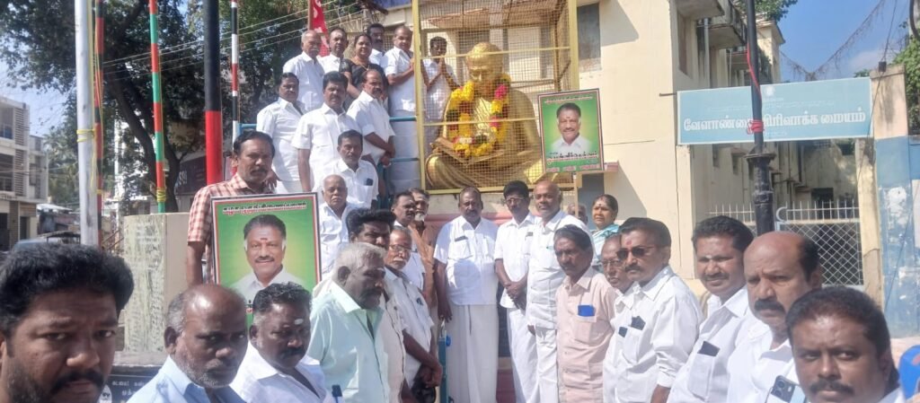 பேரறிஞர் அண்ணா நினைவு நாள் : அதிமுக ஓ.பி.எஸ் அணி சார்பில் மாலை அணிவித்து மரியாதை