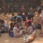 வெறி நாய் தொல்லையில் பள்ளி குழந்தைகள் : கண்டுகொள்ளாத பள்ளி நிர்வாகம் மற்றும் மாவட்ட நிர்வாகம்