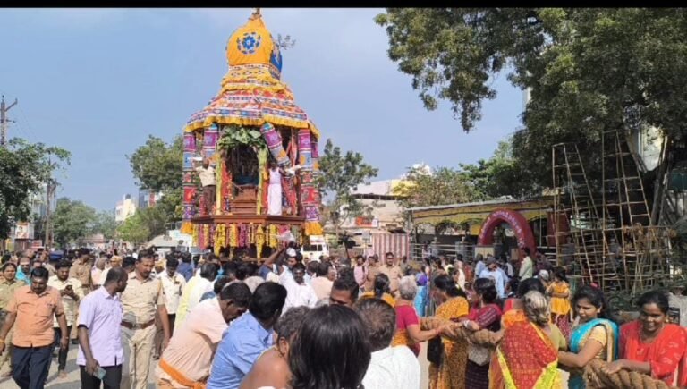 திருப்பரங்குன்றத்தில் தைப்பூச தெப்பத் திருவிழா வினை முன்னிட்டு தேரோட்டம் நடைபெற்றது.