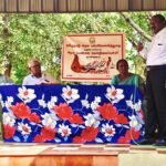 வாடிப்பட்டி, பிப்.7- மதுரை மாவட்டம் வாடிப்பட்டி அரசு பெண்கள் மேல்நிலைப் பள்ளியில் தமிழக முதல்வரின் உத்தரவுப்படி பள்ளி கல்வித்துறை அமைச்சரின் வழிகாட்டுதலின்படி மாவட்ட கல்வி அலுவலர்களின் ஆலோசனைப்படி தமிழ் கூடல் பயிற்சி வகுப்பின் நிறைவு விழா பள்ளி வளாகத்தில் நடந்தது. இந்த விழாவிற்கு தலைமை ஆசிரியர் திலகவதி தலைமை தாங்கினார். இளங்கோ முத்தமிழ் மன்ற செயலாளர் முனைவர் சங்கரலிங்கம்,மன்ற ஆலோசகர் எழுத்தாளர் தங்கராஜ் ஆகியோர் முன்னிலை வகித்தனர். தமிழாசிரியர் ராணி வரவேற்றார். இந்த விழாவினை மதுரை சி இ ஓ ஏ கல்வி குழும முதுநிலை தலைவர் டாக்டர் அலசி மை ராசா கிளைமேக்ஸ் தொடக்கி வைத்து பேசினார்.அப்போது அவர் கூறியதாவது:-எந்த மொழிக்கும் இல்லாத சிறப்பு தமிழ் மொழிக்கு உண்டு. தமிழ் மொழி நம் தாய்மொழி.தாய்மொழிக்குரிய மரியாதையை தமிழுக்கும் கொடுக்க வேண்டும். தமிழினை ஆர்வத்துடனும் அக்கறையுடனும் படிக்க வேண்டும் தனித்தமிழ் என்றும் சுவையானது பிறமொழி கலப்பின்றி பேசுவது இனிமையானது. நீராரும் கடலுடுத்த பாடலை படித்து பாருங்கள் அதில் உள்ள இனிமை சிறப்பு காண முடியும். எதை படித்தாலும் முழுமையாக படிக்க வேண்டும் அதன் பொருள் உணர்ந்து படிக்க வேண்டும் அப்போதுதான் அதன் சிறப்பை நம்மால் அறிய முடியும் மரம் காய்த்திருக்கிறது என்ற வார்த்தையை ஆங்கிலத்தில் சொல்லி பாருங்கள் அதற்கு பொருளே வராது. உறவுகளில் அத்தை சித்தி என்று தமிழ் மொழியில்இனிக்க சொல்லும் உறவுமுறையை ஆங்கிலத்தில் ஆன்ட்டி என்று ஒரே வார்த்தையில் முடித்துக் கொள்கிறோம். வாசிக்கும் பழக்கத்தை அதிகப்படுத்திக் கொள்ள வேண்டும் தமிழ் மொழியின் சிறப்பை உயர்வை கற்றுக் கொள்ள வேண்டும். இவ்வாறு அவர் பேசினார். இந்த விழாவில் எழுத்தாளர் சொற்பொழிவாளர் சாவித்திரி பாலசுப்ரமணியம், தன்னம்பிக்கை பேச்சாளர் கவிஞர் நெளஷாத் ஆகியோர் தமிழ் மொழியின் சிறப்பினை பற்றி பேசினர். உலகில் 6809 மொழிகள் உள்ளது என்றும் அதில் 700 மொழிகள் பேச எழுத கூடிய மொழிகள் என்றும் தனி சிறப்பு கூறியது6 மொழிகள் என்றும் அதில் பழமையும் பெருமையும் வாய்ந்த சிறப்புடையது தமிழ் மொழி என்றும் பேசினர். இதில் ஆசிரியர் கணேஷ் மாலா படித்ததில் பிடித்தது என்ற தலைப்பில் கவிதை வாசித்தார். கண்ணதாசன் இலக்கிய பேரவை தலைவர் கவிஞர் பொன் பனகல் பொன்னையா தமிழ் கூடல் வகுப்பின் நிறைவு விழா நிகழ்ச்சியினை கவிதையாக வாசித்தார். இதில் திருப்புதல் தேர்வுவில் அதிக மதிப்பெண் பெற்ற மாணவிகளுக்கு பரிசு வழங்கப்பட்டது. இதில் கணிப்பொறி ஆசிரியர்கார்த்திக், உடற்கல்வி ஆசிரியர் சந்திரமோகன் மற்றும் ஆசிரியைகள் பலர் கலந்து கொண்டனர். முடிவில் உதவி தலைமை ஆசிரியர் பிரேமா நன்றி கூறினார்.