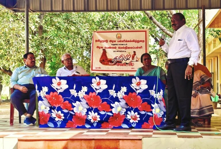 வாடிப்பட்டி, பிப்.7- மதுரை மாவட்டம் வாடிப்பட்டி அரசு பெண்கள் மேல்நிலைப் பள்ளியில் தமிழக முதல்வரின் உத்தரவுப்படி பள்ளி கல்வித்துறை அமைச்சரின் வழிகாட்டுதலின்படி மாவட்ட கல்வி அலுவலர்களின் ஆலோசனைப்படி தமிழ் கூடல் பயிற்சி வகுப்பின் நிறைவு விழா பள்ளி வளாகத்தில் நடந்தது. இந்த விழாவிற்கு தலைமை ஆசிரியர் திலகவதி தலைமை தாங்கினார். இளங்கோ முத்தமிழ் மன்ற செயலாளர் முனைவர் சங்கரலிங்கம்,மன்ற ஆலோசகர் எழுத்தாளர் தங்கராஜ் ஆகியோர் முன்னிலை வகித்தனர். தமிழாசிரியர் ராணி வரவேற்றார். இந்த விழாவினை மதுரை சி இ ஓ ஏ கல்வி குழும முதுநிலை தலைவர் டாக்டர் அலசி மை ராசா கிளைமேக்ஸ் தொடக்கி வைத்து பேசினார்.அப்போது அவர் கூறியதாவது:-எந்த மொழிக்கும் இல்லாத சிறப்பு தமிழ் மொழிக்கு உண்டு. தமிழ் மொழி நம் தாய்மொழி.தாய்மொழிக்குரிய மரியாதையை தமிழுக்கும் கொடுக்க வேண்டும். தமிழினை ஆர்வத்துடனும் அக்கறையுடனும் படிக்க வேண்டும் தனித்தமிழ் என்றும் சுவையானது பிறமொழி கலப்பின்றி பேசுவது இனிமையானது. நீராரும் கடலுடுத்த பாடலை படித்து பாருங்கள் அதில் உள்ள இனிமை சிறப்பு காண முடியும். எதை படித்தாலும் முழுமையாக படிக்க வேண்டும் அதன் பொருள் உணர்ந்து படிக்க வேண்டும் அப்போதுதான் அதன் சிறப்பை நம்மால் அறிய முடியும் மரம் காய்த்திருக்கிறது என்ற வார்த்தையை ஆங்கிலத்தில் சொல்லி பாருங்கள் அதற்கு பொருளே வராது. உறவுகளில் அத்தை சித்தி என்று தமிழ் மொழியில்இனிக்க சொல்லும் உறவுமுறையை ஆங்கிலத்தில் ஆன்ட்டி என்று ஒரே வார்த்தையில் முடித்துக் கொள்கிறோம். வாசிக்கும் பழக்கத்தை அதிகப்படுத்திக் கொள்ள வேண்டும் தமிழ் மொழியின் சிறப்பை உயர்வை கற்றுக் கொள்ள வேண்டும். இவ்வாறு அவர் பேசினார். இந்த விழாவில் எழுத்தாளர் சொற்பொழிவாளர் சாவித்திரி பாலசுப்ரமணியம், தன்னம்பிக்கை பேச்சாளர் கவிஞர் நெளஷாத் ஆகியோர் தமிழ் மொழியின் சிறப்பினை பற்றி பேசினர். உலகில் 6809 மொழிகள் உள்ளது என்றும் அதில் 700 மொழிகள் பேச எழுத கூடிய மொழிகள் என்றும் தனி சிறப்பு கூறியது6 மொழிகள் என்றும் அதில் பழமையும் பெருமையும் வாய்ந்த சிறப்புடையது தமிழ் மொழி என்றும் பேசினர். இதில் ஆசிரியர் கணேஷ் மாலா படித்ததில் பிடித்தது என்ற தலைப்பில் கவிதை வாசித்தார். கண்ணதாசன் இலக்கிய பேரவை தலைவர் கவிஞர் பொன் பனகல் பொன்னையா தமிழ் கூடல் வகுப்பின் நிறைவு விழா நிகழ்ச்சியினை கவிதையாக வாசித்தார். இதில் திருப்புதல் தேர்வுவில் அதிக மதிப்பெண் பெற்ற மாணவிகளுக்கு பரிசு வழங்கப்பட்டது. இதில் கணிப்பொறி ஆசிரியர்கார்த்திக், உடற்கல்வி ஆசிரியர் சந்திரமோகன் மற்றும் ஆசிரியைகள் பலர் கலந்து கொண்டனர். முடிவில் உதவி தலைமை ஆசிரியர் பிரேமா நன்றி கூறினார்.