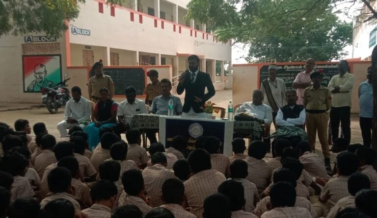 சட்ட விழிப்புணர்வு முகாம் வாடிப்பட்டியில் நடைபெற்றது.