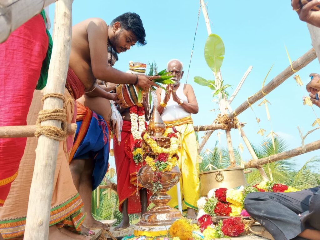 சோழவந்தான் அருகே கருப்பட்டி அருள்மிகு ஸ்ரீ ஐய்யனார் ஸ்ரீ கருப்பண்ணசாமி திருக்கோவில் மகா கும்பாபிஷேக விழா.