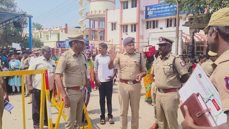 பழனி தை பூசத்தை முன்னிட்டு தமிழக சட்ட ஒழுங்கு காவல்துறை கூடுதல் இயக்குனர் டேவிட்சன் ஆசிர்வாதம் ஆய்வு மேற்கொண்டார்.