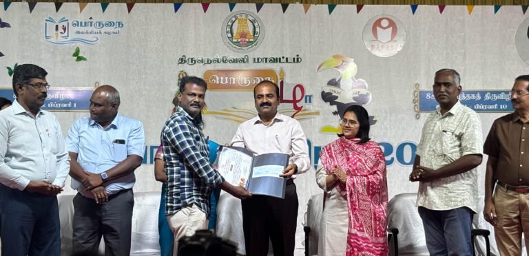 சிறந்த ஓவிய படைப்புக்கான சான்றிதழ் பெற்ற அரசு பள்ளி ஆசிரியர்