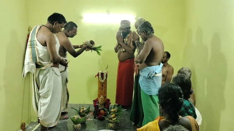 உசிலம்பட்டி ஆண்டிச்சாமி கோவில் கும்பாபிஷேகம் நடைபெற்றது.