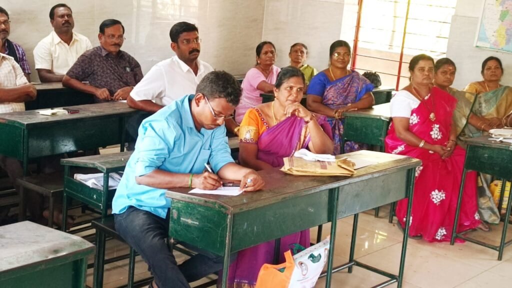 அரசு கள்ளர் சீரமைப்பு துறையில் இடைநிலை ஆசிரியர் காலிப்பணியிடங்களை நிரப்பிடுக தமிழ்நாடு ஆரம்பப் பள்ளி ஆசிரியர் கூட்டணி கோரிக்கை.