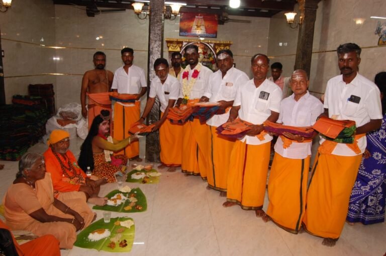 அலங்காநல்லூரில் குருபூஜை விழா நடைபெற்றது.